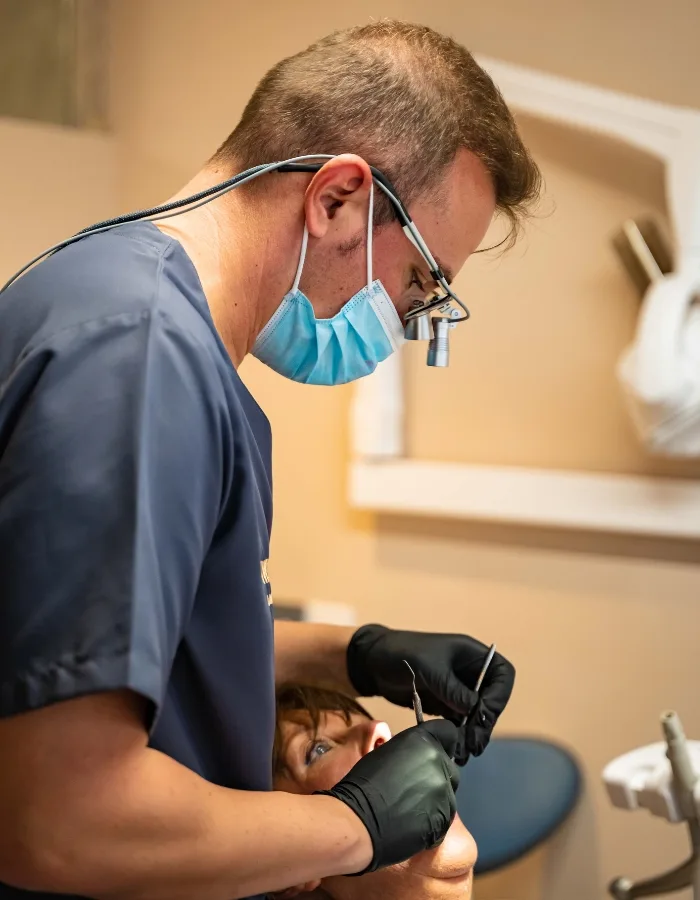Dr. Ivaylov en su Clínica Dental de Benidorm Dr. Ivaylov en su Clínica Dental de Benidorm